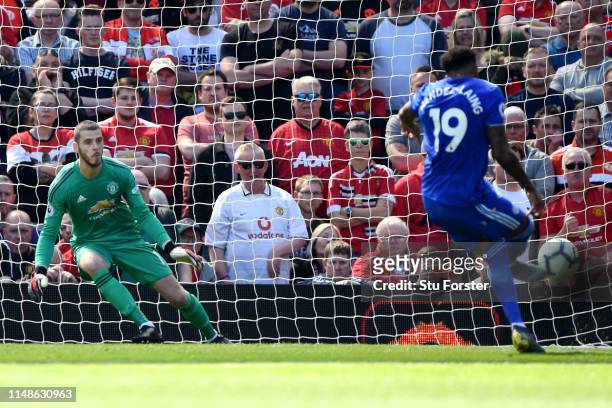 Nathaniel Mendez-Laing of Cardiff City scores his team's first goal from the penalty spot past David De Gea of Manchester United during the Premier...