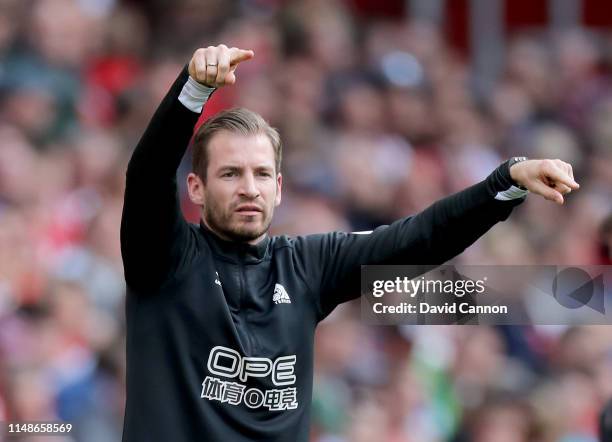 Jan Siewert of Germany the Huddersfield manager instructs his players during the Premier League match between Southampton FC and Huddersfield Town at...