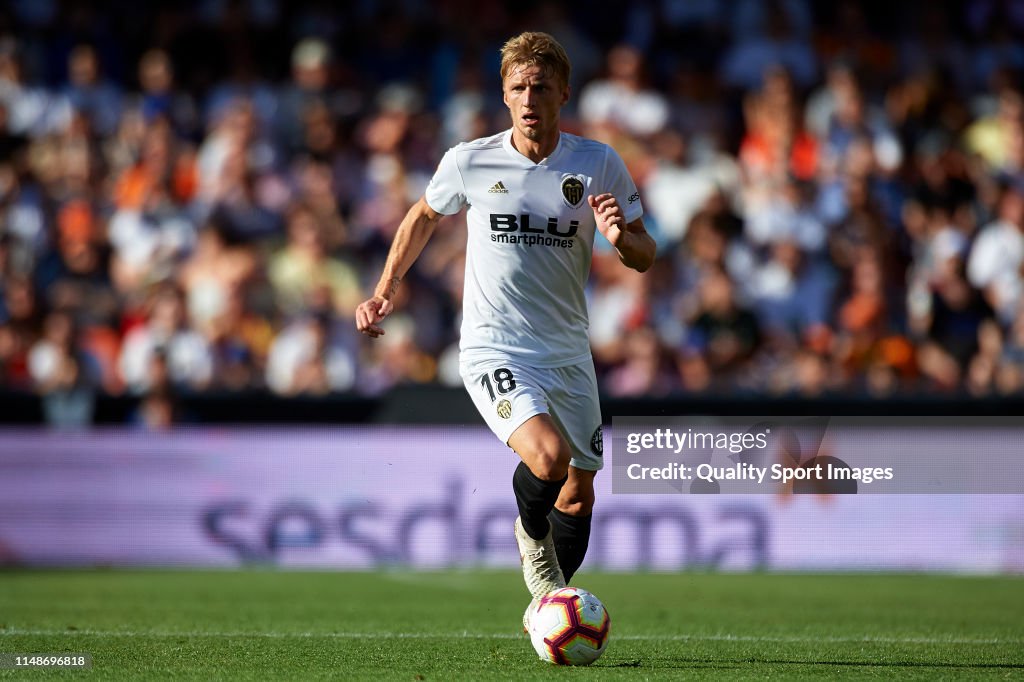 Valencia CF v Deportivo Alaves - La Liga