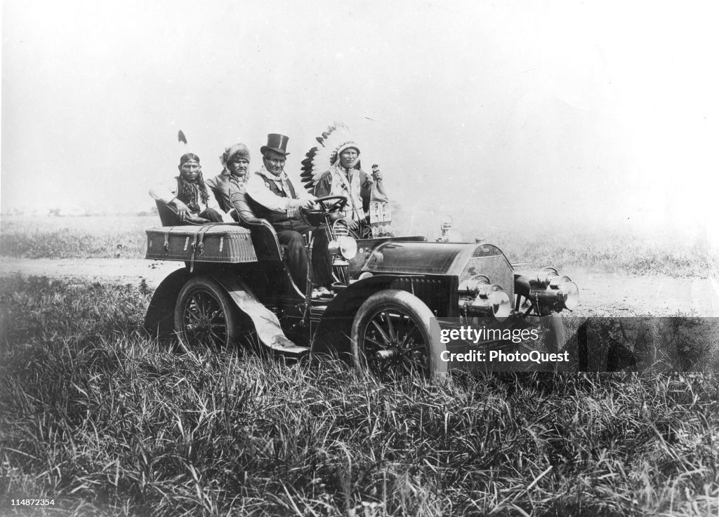 Geronimo in Automobile