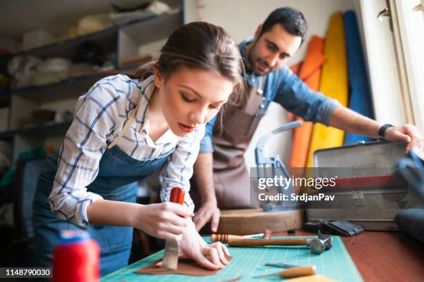 making her first leather product - empreiteiro de reparações imagens e fotografias de stock
