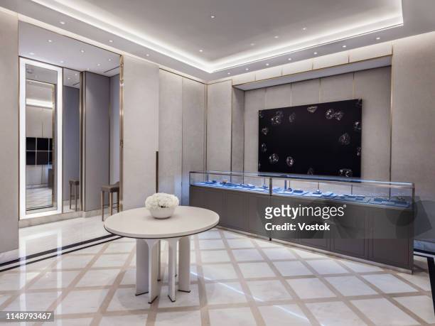 trading hall with diamonds in jewellery store - jewellery collection stock pictures, royalty-free photos & images
