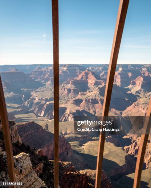 grand canyon, usa - april 15, 2019: view of the grand canyon from the grand canyon village south side - grand canyon village stockfoto's en -beelden