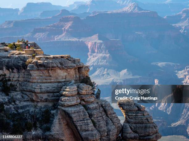 grand canyon, usa - april 15, 2019: view of the grand canyon from the grand canyon village south side - grand canyon village fotografías e imágenes de stock