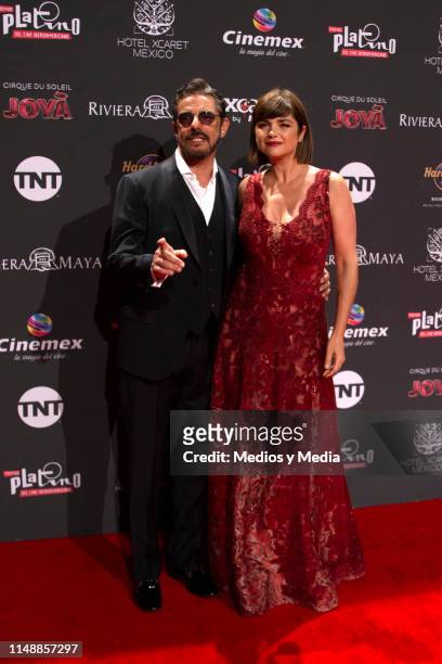 Fabian Mazzei and Araceli Gonzalez poses for photos during the red carpet of the Premios Platino 2019 on May 12, 2019 in Playa del Carmen, Mexico.