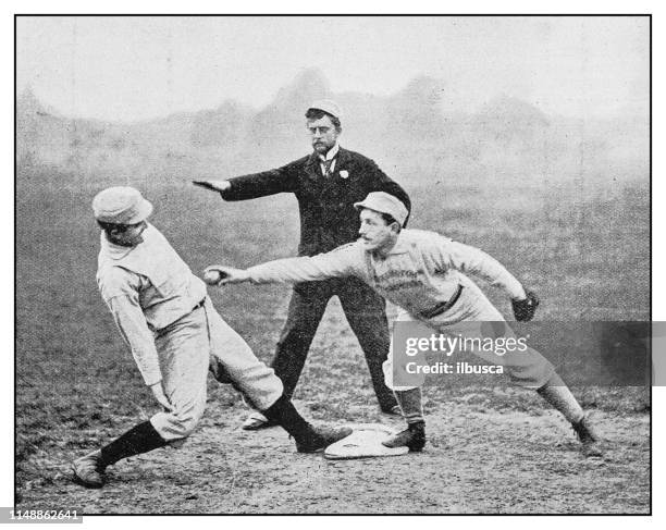 ilustraciones, imágenes clip art, dibujos animados e iconos de stock de foto antigua: béisbol - pelota de béisbol