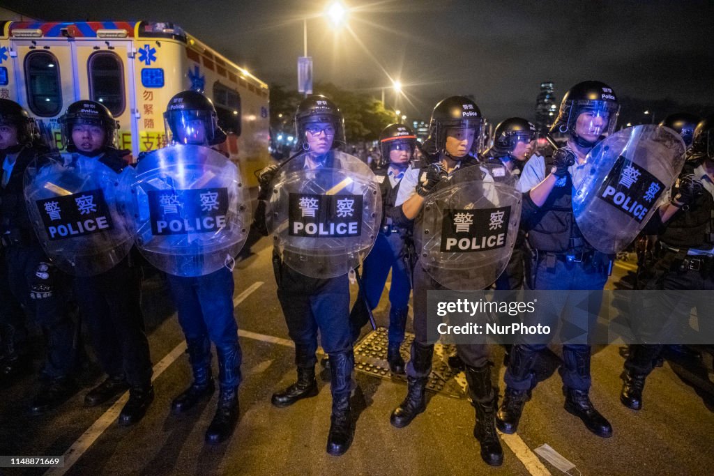 Thousands Protest Hong Kong Law Easing Extraditions to China