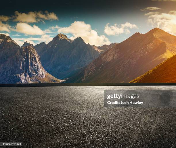 asphalt road - mountain road - fotografias e filmes do acervo