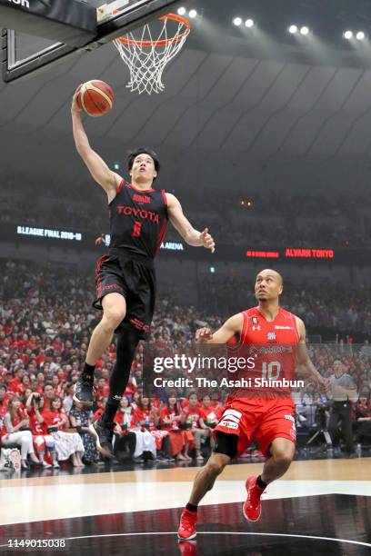 Yudai Baba of Alvark Tokyo dunks during the B.League final between Chiba Jets and Alvark Tokyo at Yokohama Arena on May 11, 2019 in Yokohama,...