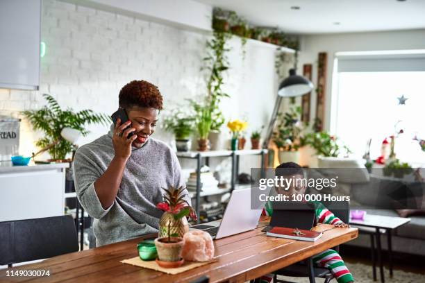 mother looking after son and working from home - call for help fotografías e imágenes de stock