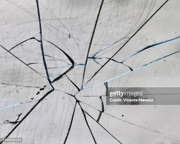 broken glass - gebroken glas stockfoto's en -beelden