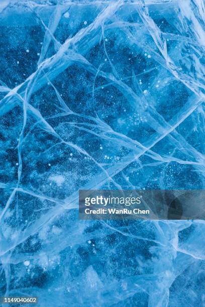 texture of ice of baikal lake in siberia with ice crack - ice crack stock-fotos und bilder
