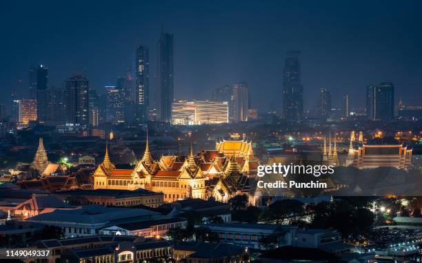 the grand palace in bangkok at night, thailand - bangkok landmark stock pictures, royalty-free photos & images