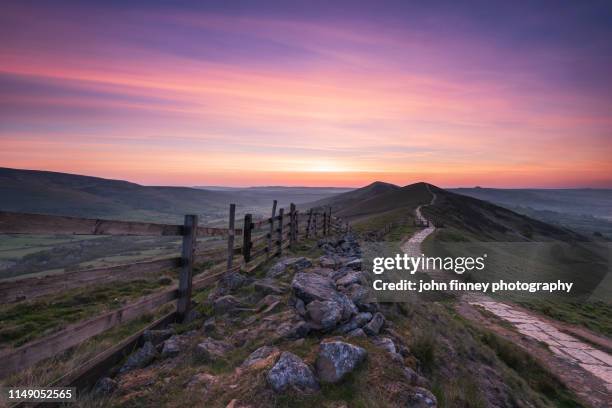 the great ridge sunrise, castleton, peak district. uk - castleton stock pictures, royalty-free photos & images