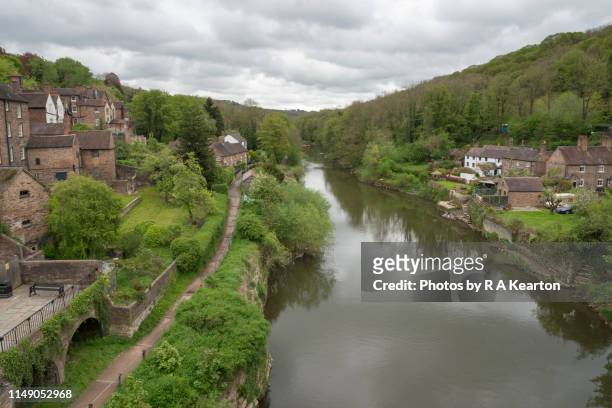 the river severn at ironbridge, shropshire, england - severn river 個照片及圖片檔