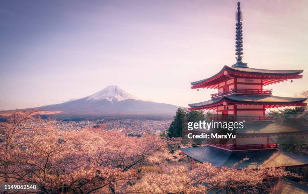la pagoda de chureito - pagoda templo fotografías e imágenes de stock