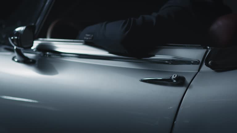 https://media.gettyimages.com/id/1149086672/video/driver-closing-door-while-sitting-in-car.jpg?b=1&s=640x640&k=20&c=6FYgwBtg66fEn6zfPFX4YUYE0oyn90UmCpc4Cx051BE=