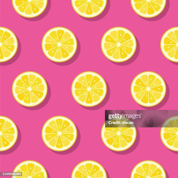 illustrazioni stock, clip art, cartoni animati e icone di tendenza di motivo fette di limone su sfondo rosa. - summer pattern