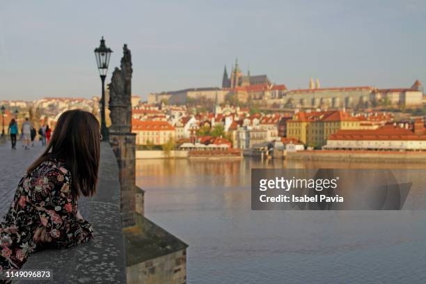 tourist in prague at dawn, czech republic - vltava river stockfoto's en -beelden