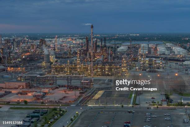 oil refinery, east chicago, indiana - indiana lake stock pictures, royalty-free photos & images