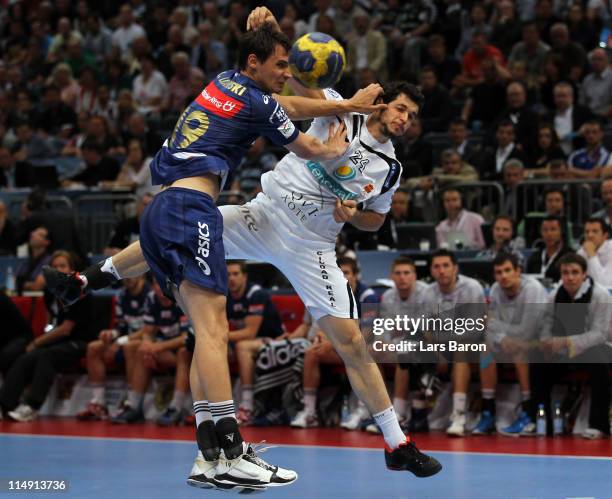 Krzysztof Lijewski challenges Alberto Entrerrios of Ciudad during the EHF Final Four semi final match between Ciudad Real and HSV Hamburg at Lanxess...