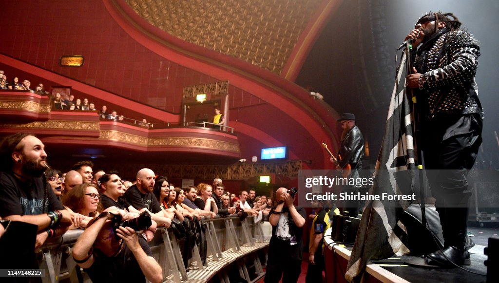 O2 Apollo Manchester Balcony Benji Webbe of Skindred performs on stage supporting Disturbed at O2 ...