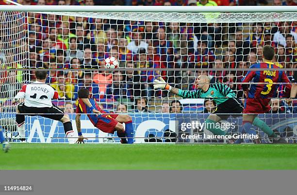 Wayne Rooney of Manchester United scores the equalising goal past Victor Valdes of FC Barcelona during the UEFA Champions League final between FC...