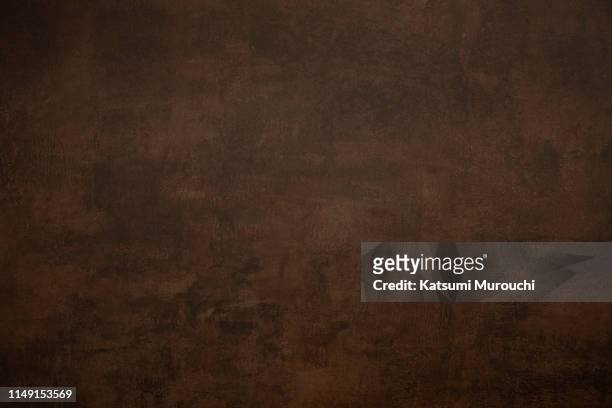 dark brown wall texture background - marrone foto e immagini stock