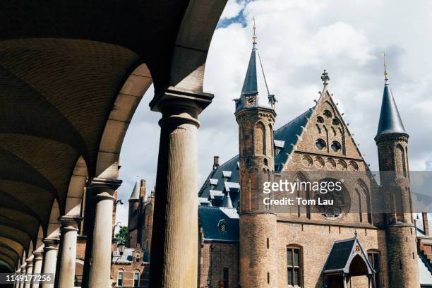 ridderzaal (knight's hall) at the binnenhof, den haag, netherlands - the hague stock pictures, royalty-free photos & images