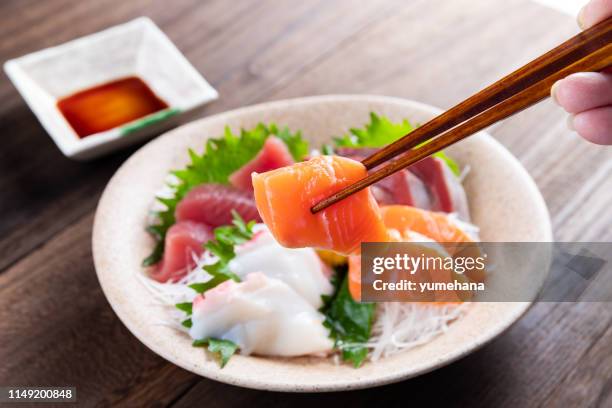 plato de sashimi - raw fish fotografías e imágenes de stock