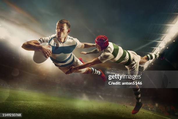 een kaukasische rugby mannelijke speler in actie - attack sporting position stockfoto's en -beelden