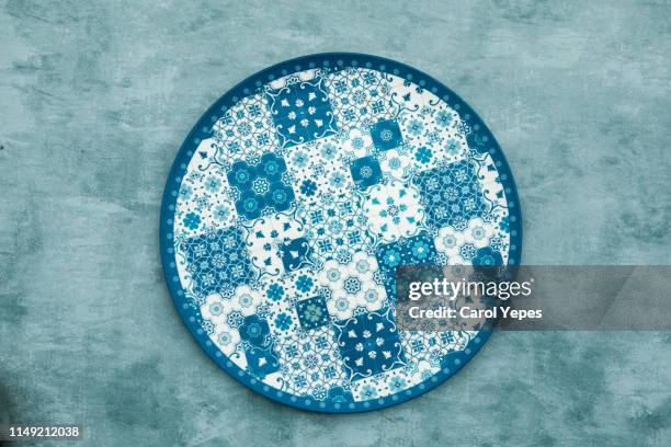 blue tilde rustic plate.flat lay.greybackground - blue bowl fotografías e imágenes de stock