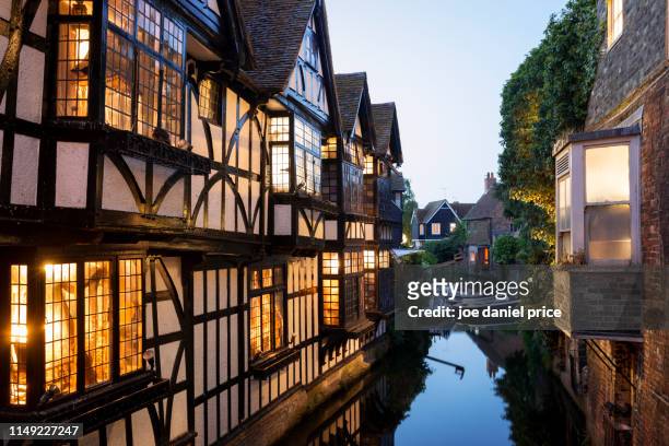 old weavers house, great stour, canterbury, england - canterbury england stockfoto's en -beelden