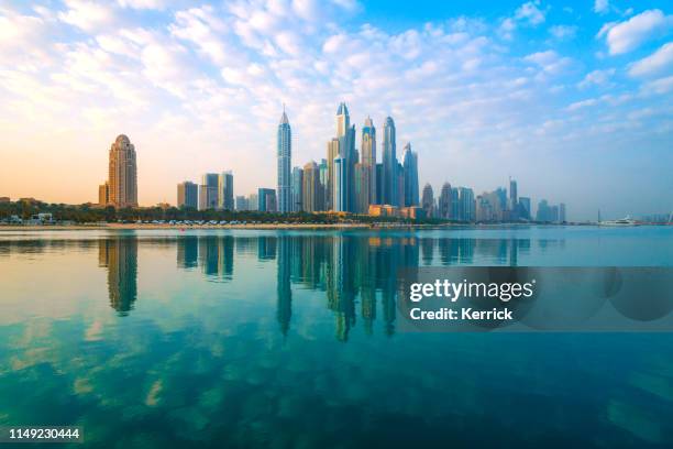 dubai-vista a los rascacielos del distrito marina - puerto deportivo fotografías e imágenes de stock