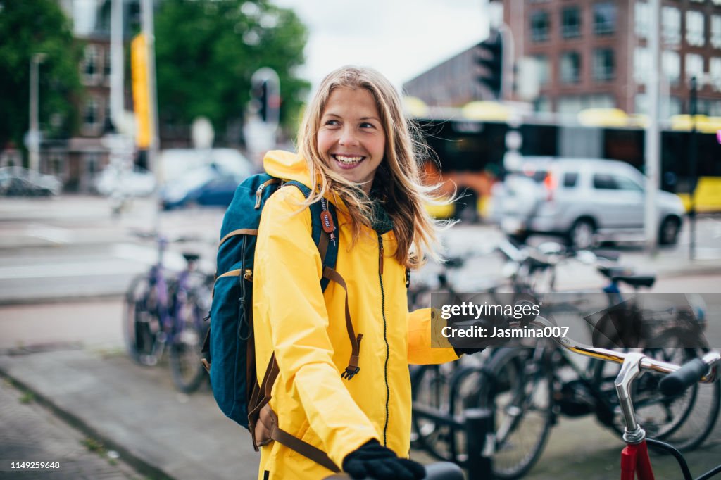 Holländsk kvinna med cykel