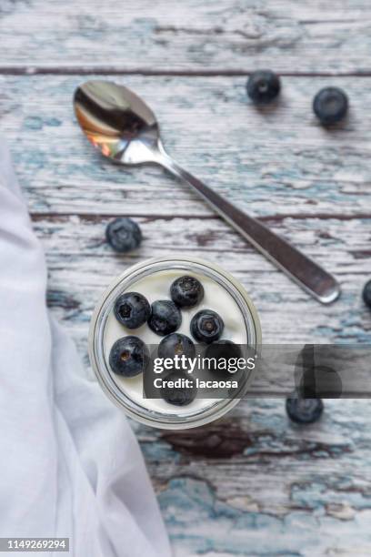 yoghurt with blueberries - blaubeeren stock pictures, royalty-free photos & images