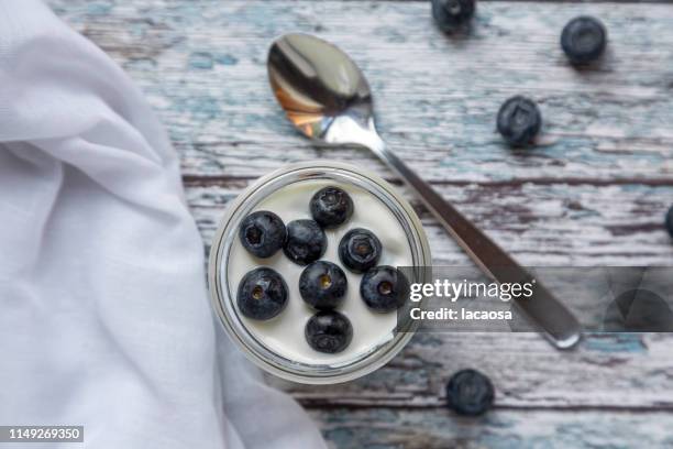 yoghurt with blueberries - blaubeeren stock pictures, royalty-free photos & images