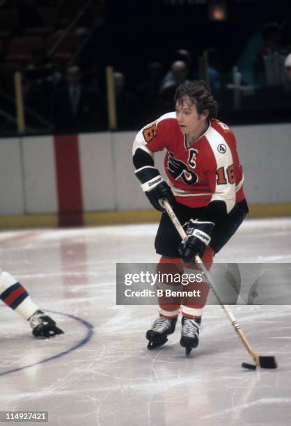 Bobby Clarke of the Philadelphia Flyers skates with the puck during an NHL game against the New York Rangers circa 1976 at the Madison Square Garden...