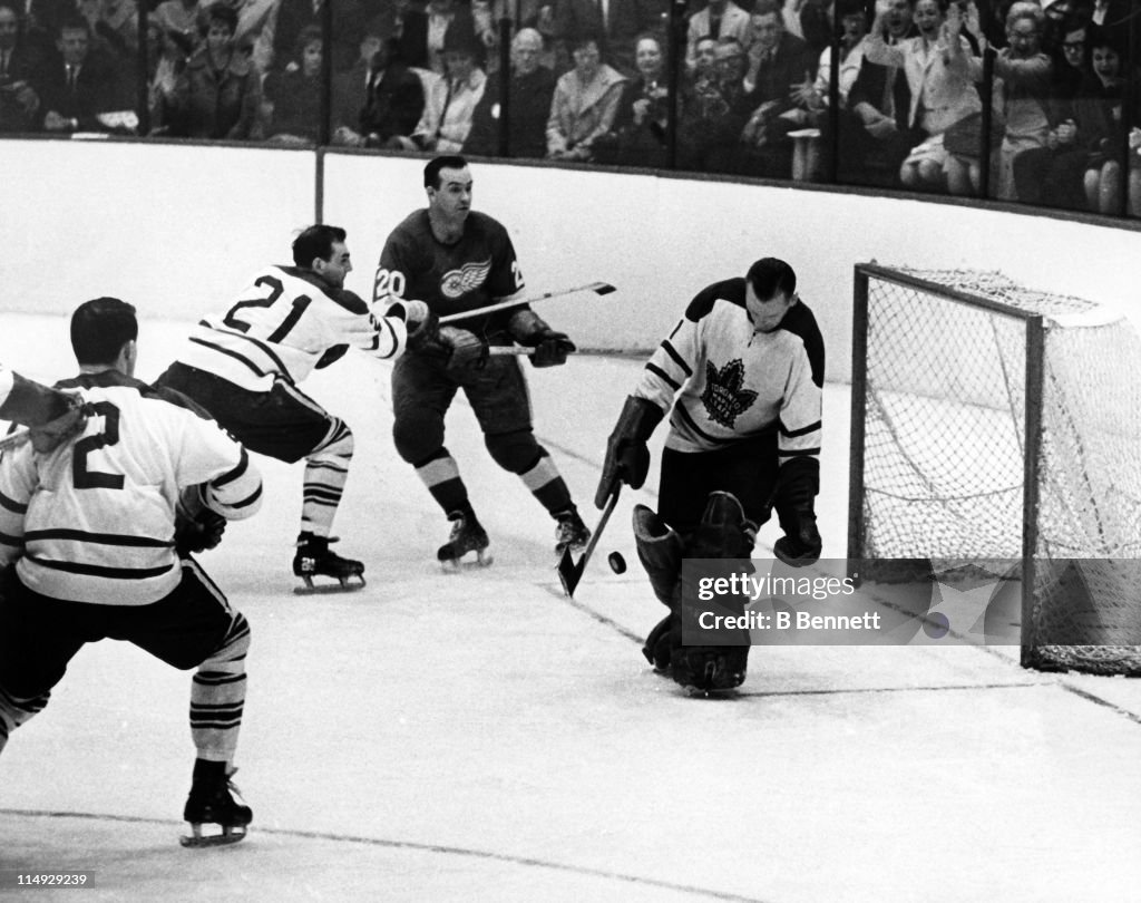 1964 Stanley Cup Finals - Game 6:  Toronto Maple Leafs v Detroit Red Wings