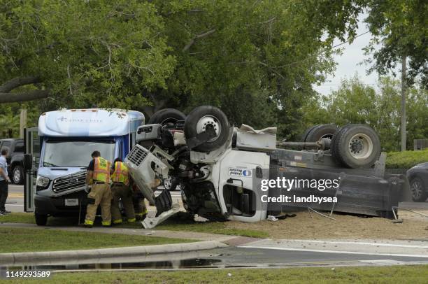 dumper och van kollision - dumper bildbanksfoton och bilder