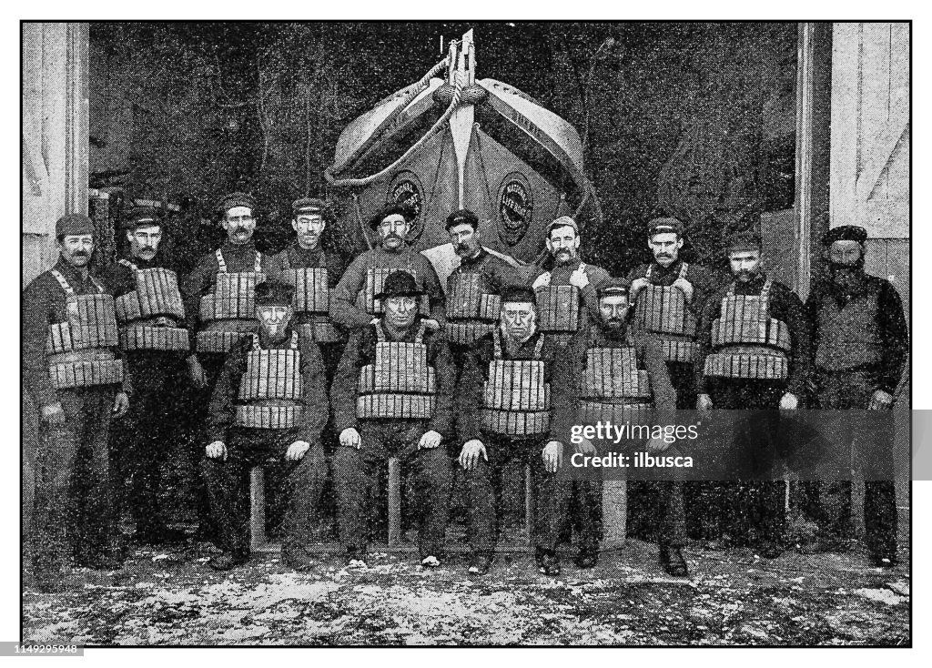 Antique photo: Crew of Irvine Lifeboat