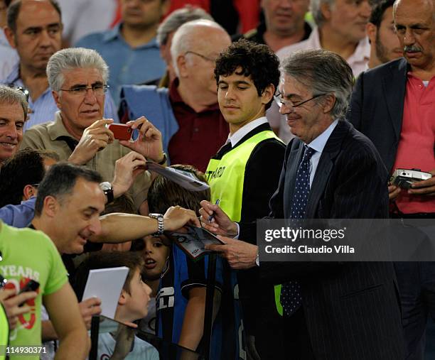 Internazionale Milano President Massimo Moratti signs autographs during the Tim Cup final between FC Internazionale Milano and US Citta di Palermo at...