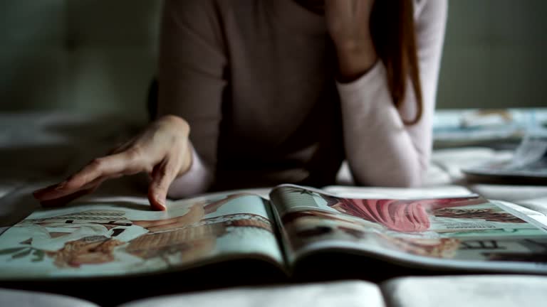 https://media.gettyimages.com/id/1149316284/video/beautiful-women-reading-magazines.jpg?b=1&s=640x640&k=20&c=H94d_-K9FVladxoOw3eIBIwjadtzh86_ld0AYET8XL0=