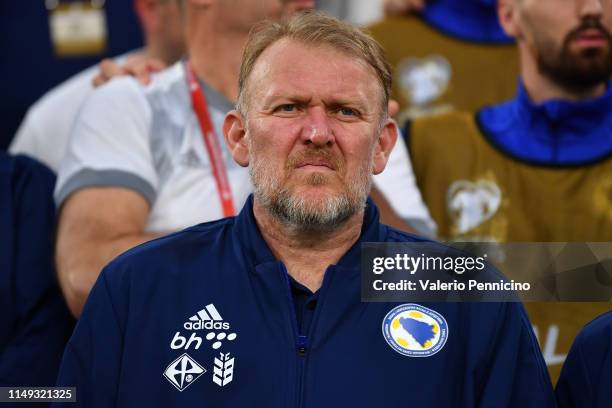 Head coach of Bosnia Robert Prosinecki look on during the UEFA Euro 2020 Qualifier between Italy and Bosnia and Herzegovina at Juventus Stadium on...