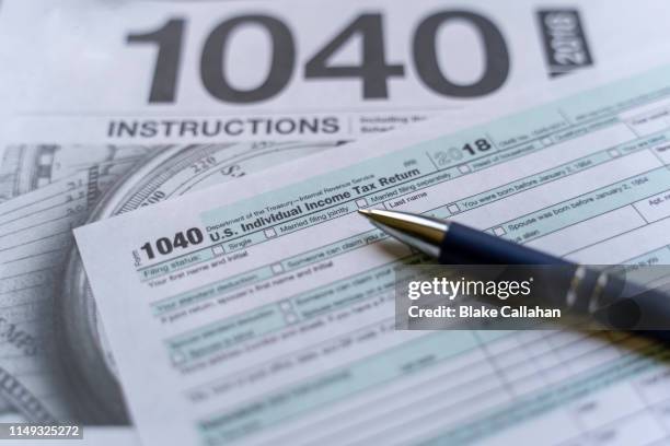 income taxes business background - internal revenue service stock-fotos und bilder