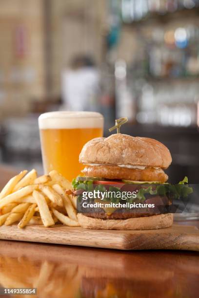 hamburger, frietjes en een biertje - burger and fries stockfoto's en -beelden