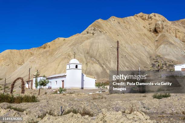 a church between the mountains  in quebrada de humahuaca, jujuy. - saltar stock-fotos und bilder