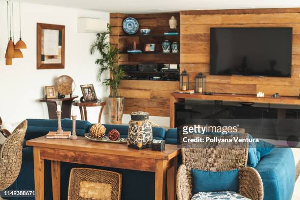 sala de estar de moda - furniture wood fotografías e imágenes de stock