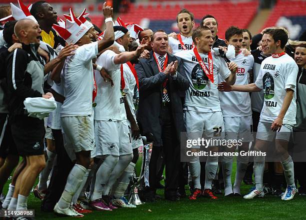 Brendan Rogers of Swansea City celebrates with his players after victory in the npower Championship Playoff Final between Reading and Swansea City at...