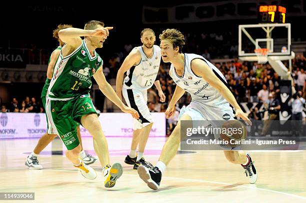 Petteri Koponen of Canadian Solar competes with Rimantas Kaukenas of Montepaschi during the Lega Basket Serie A playoff match between Canadian Solar...